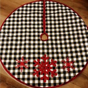 Buffalo Plaid Christmas Tree Skirt with Red Snowflakes